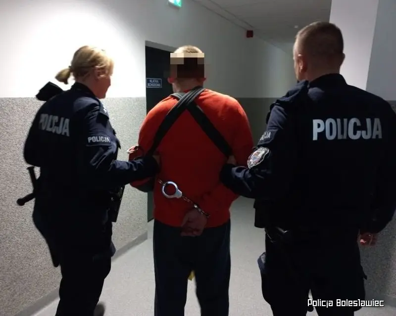 Podejrzani i policjanci
