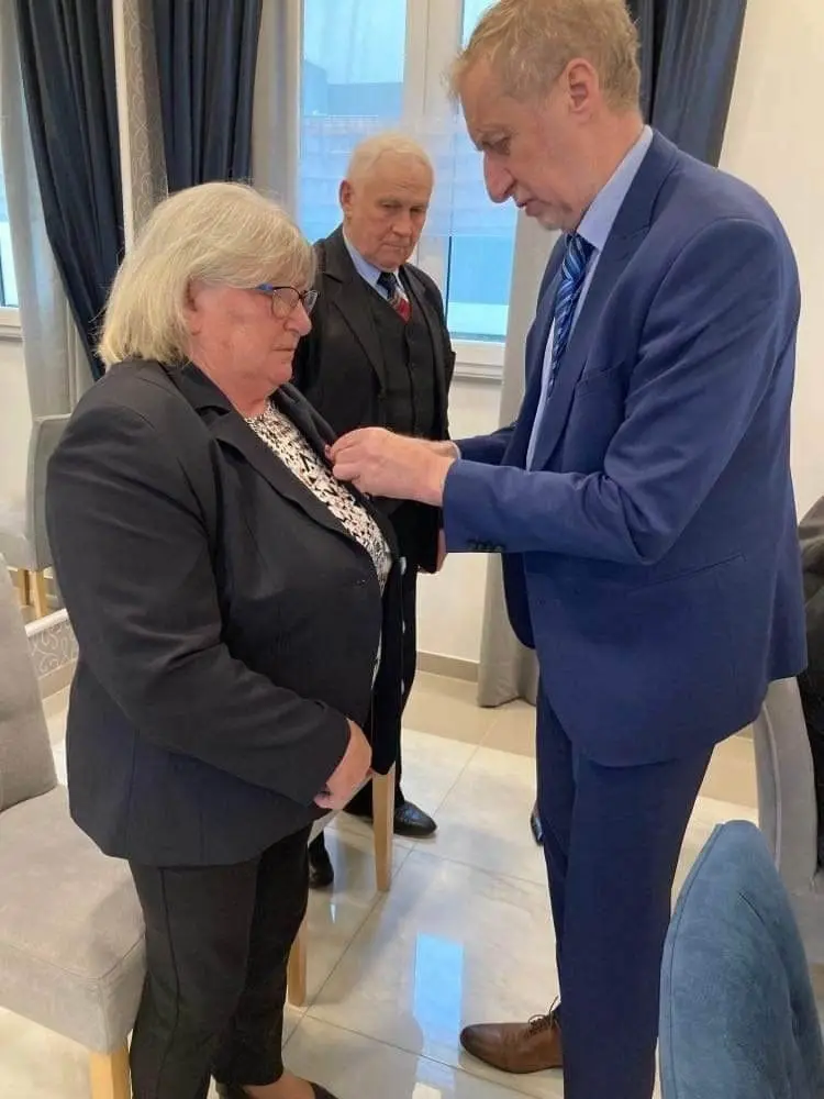 Siedem par z gminy Osiecznica uhonorowanych przez prezydenta Andrzeja Dudę