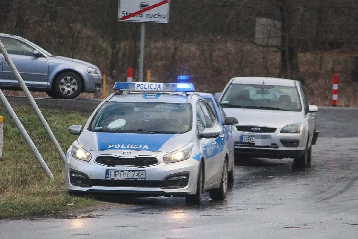 Kolizja BMW z Fordem koło Mrówki