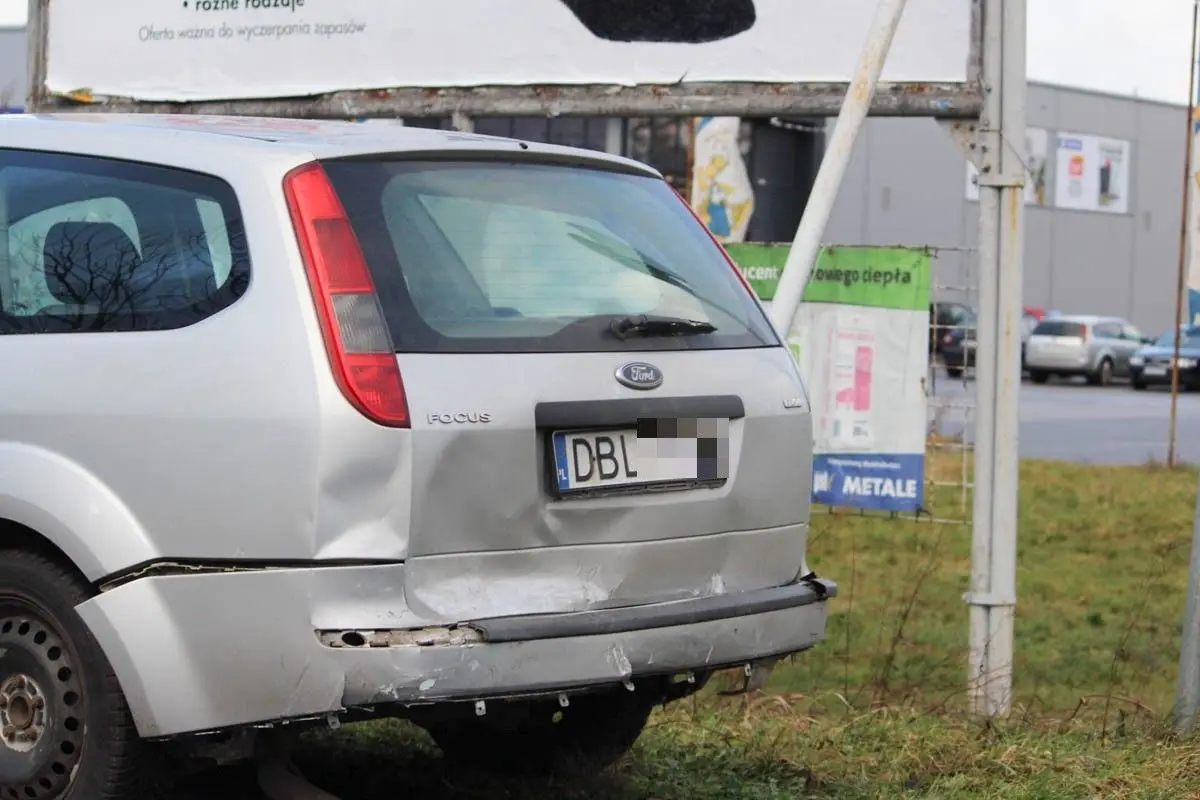 Kolizja BMW z Fordem koło Mrówki