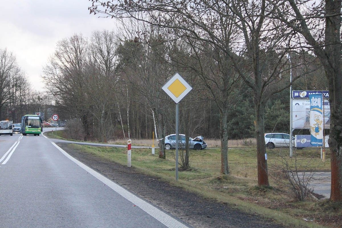 Kolizja BMW z Fordem koło Mrówki