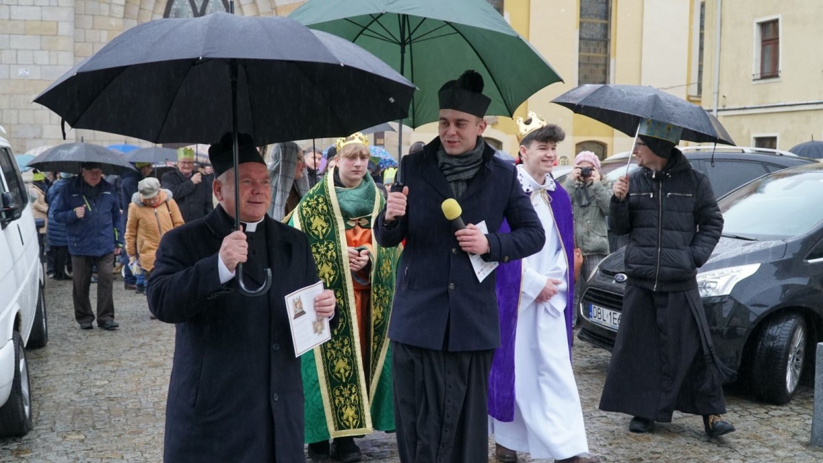 Orszak Trzech Króli przeszedł ulicami Bolesławca