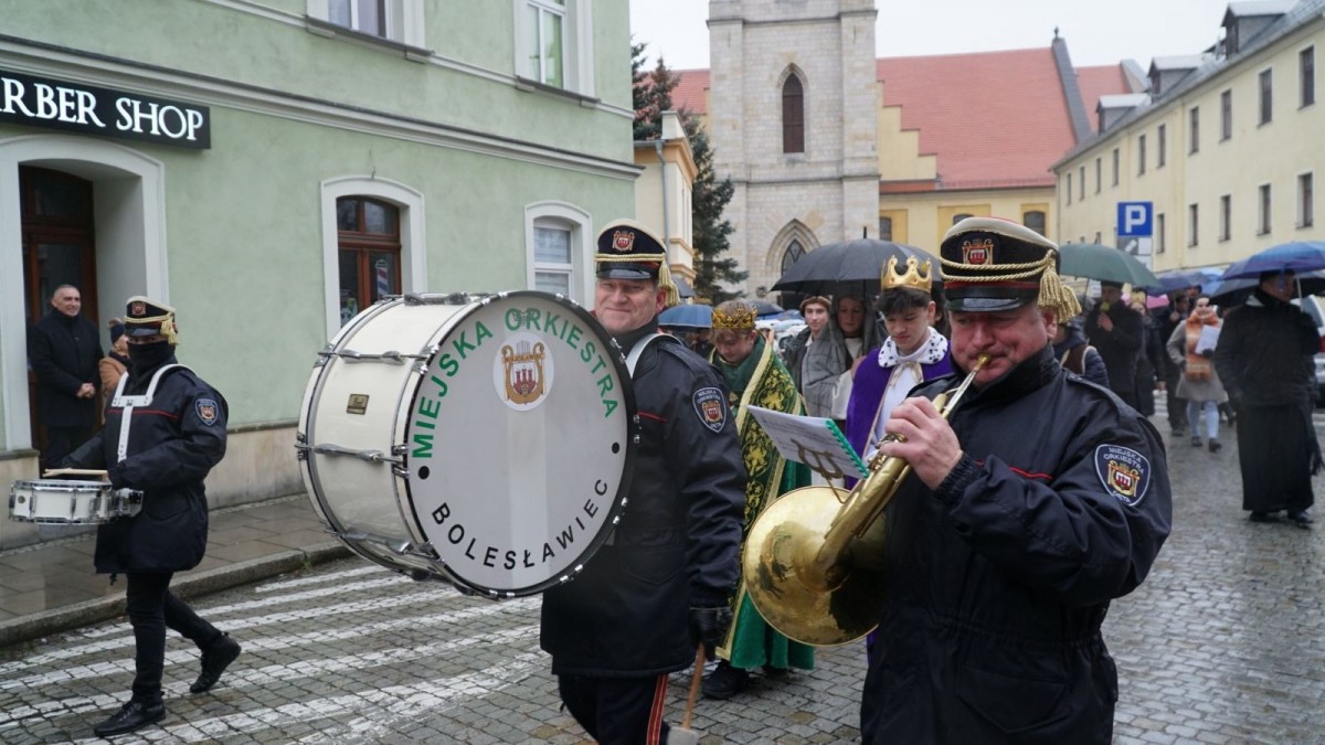 Orszak Trzech Króli przeszedł ulicami Bolesławca