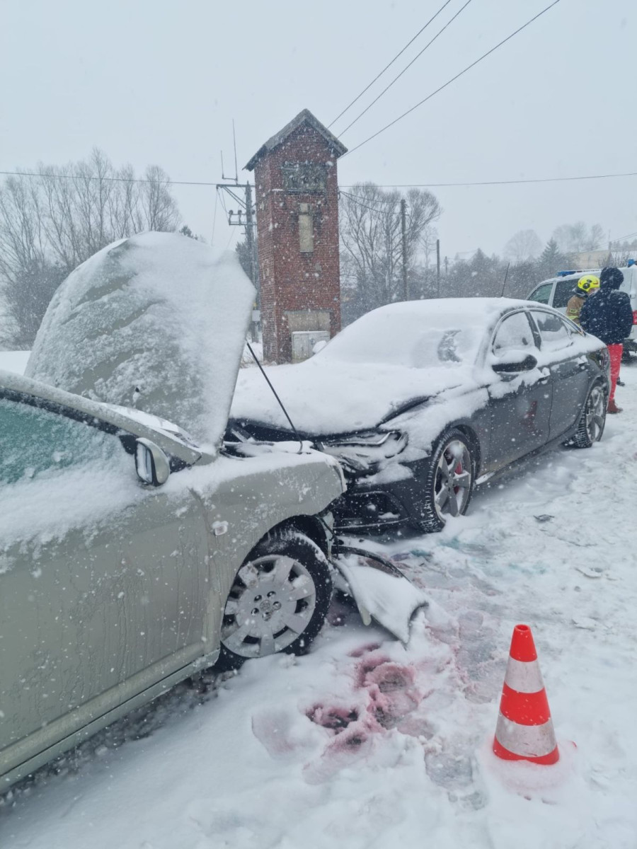 Czołowe zderzenie Toyoty z Audi