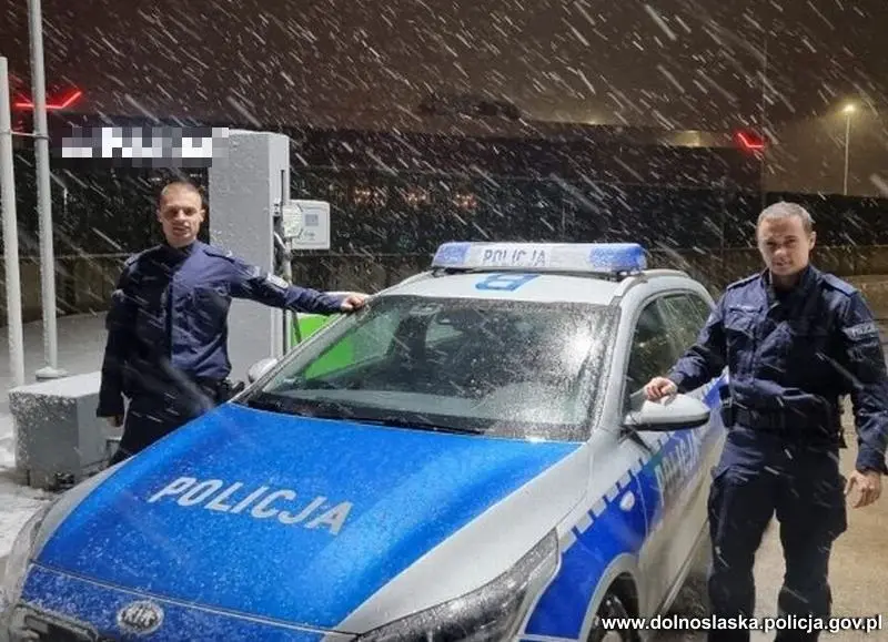Policjanci i akcja służb