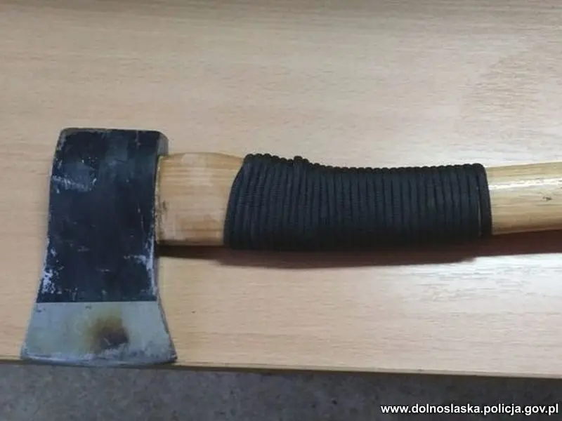 Siekiera i podejrzany