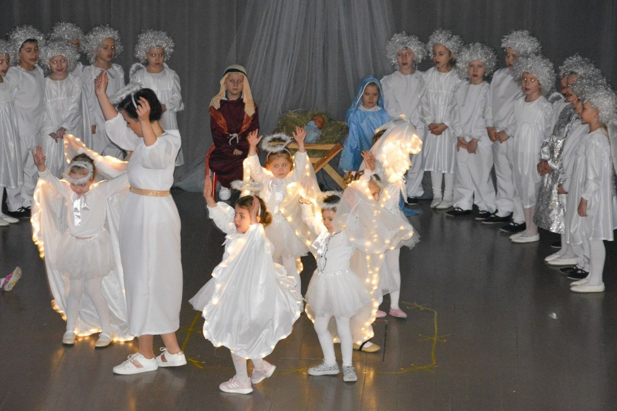 Jasełka na dzień babci i dziadka w Gminnym Przedszkolu w Gromadce