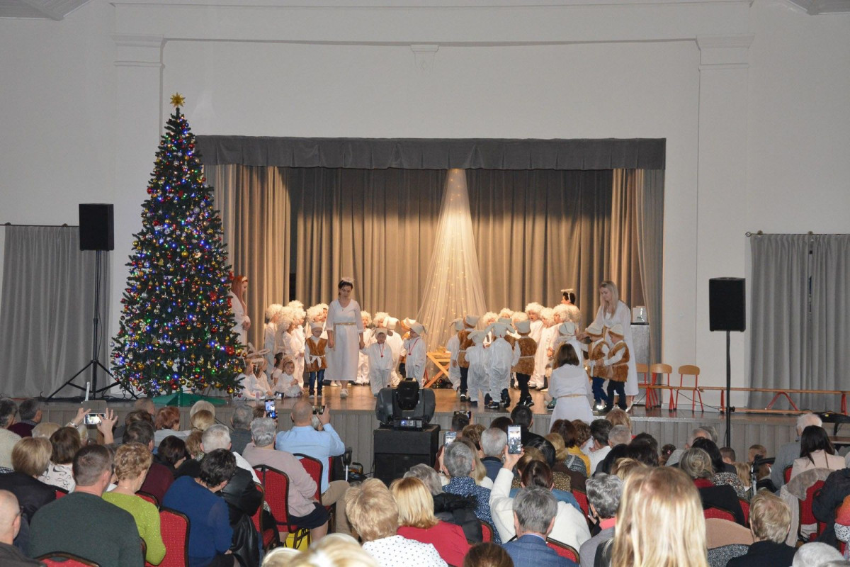 Jasełka na dzień babci i dziadka w Gminnym Przedszkolu w Gromadce