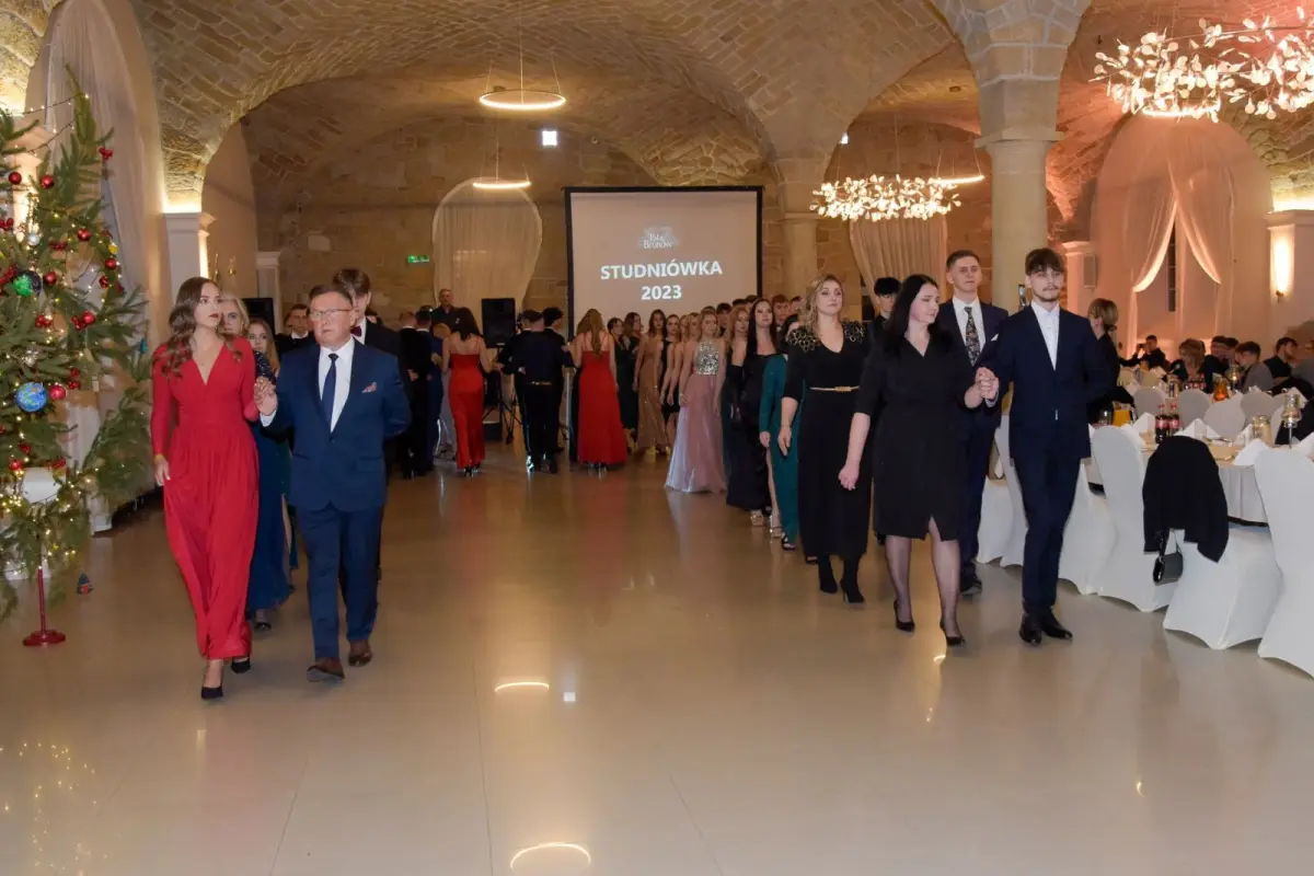 Studniówka uczniów II Liceum Ogólnokształcącego