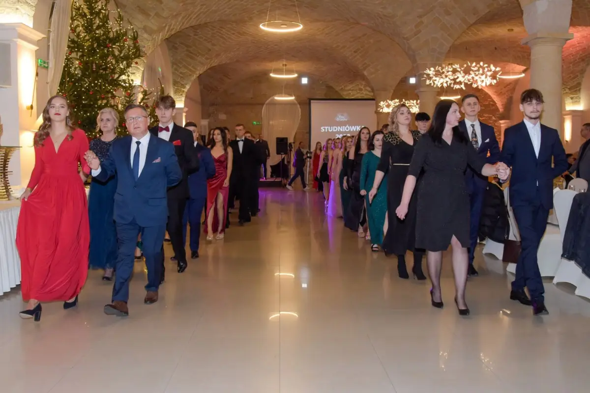 Studniówka uczniów II Liceum Ogólnokształcącego