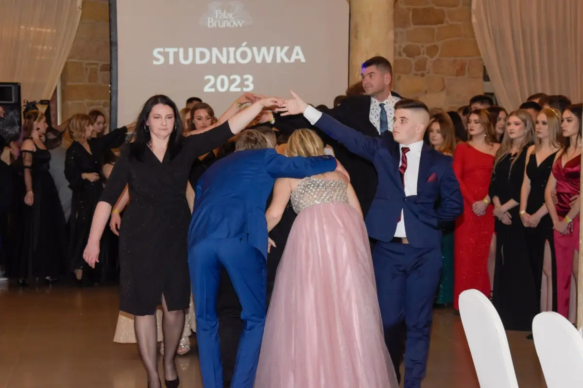 Studniówka uczniów II Liceum Ogólnokształcącego