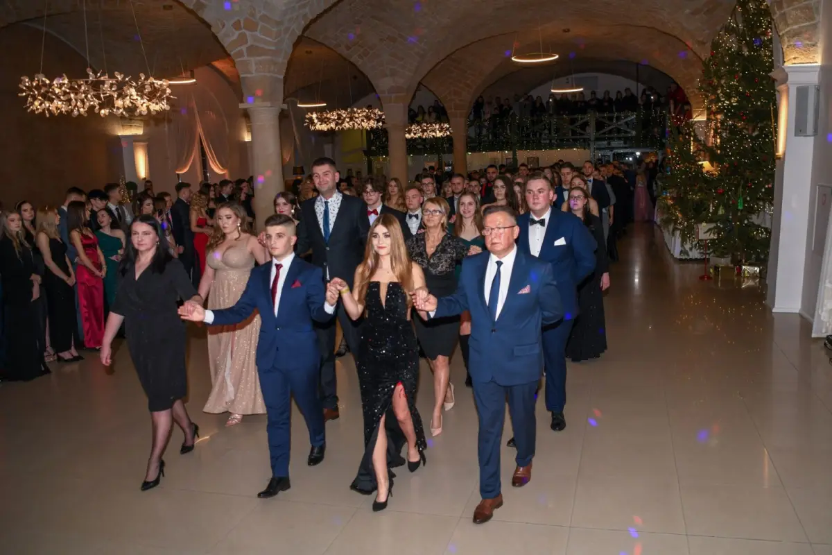 Studniówka uczniów II Liceum Ogólnokształcącego