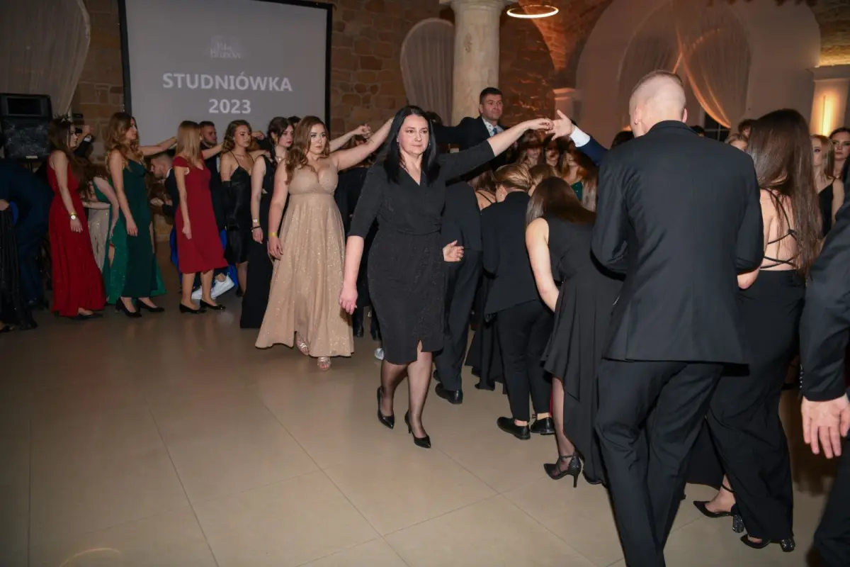 Studniówka uczniów II Liceum Ogólnokształcącego