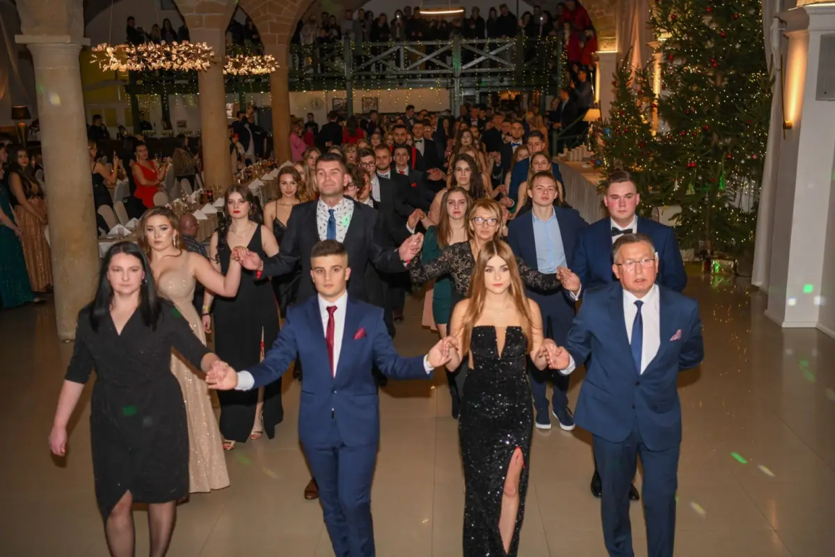 Studniówka uczniów II Liceum Ogólnokształcącego