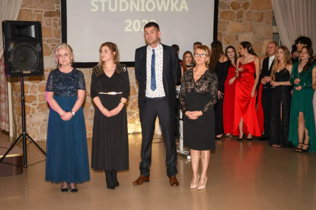 Studniówka uczniów II Liceum Ogólnokształcącego