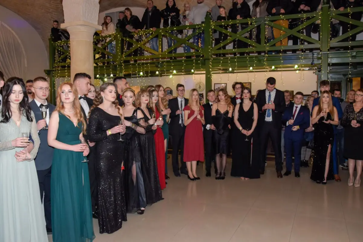 Studniówka uczniów II Liceum Ogólnokształcącego