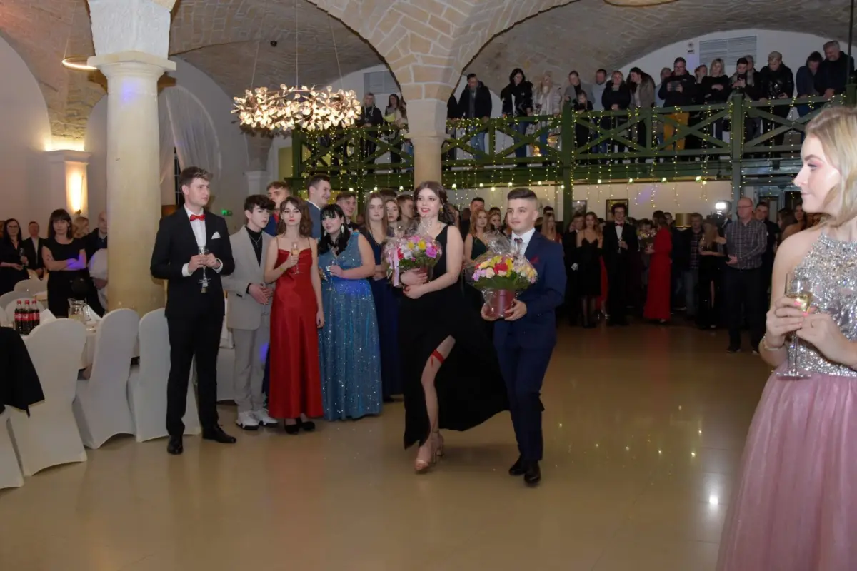 Studniówka uczniów II Liceum Ogólnokształcącego