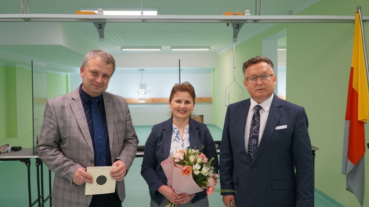 Otwarcie strzelnicy pneumatycznej w II Liceum Ogólnokształcącym w Bolesławcu