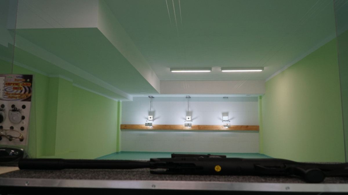 Otwarcie strzelnicy pneumatycznej w II Liceum Ogólnokształcącym w Bolesławcu