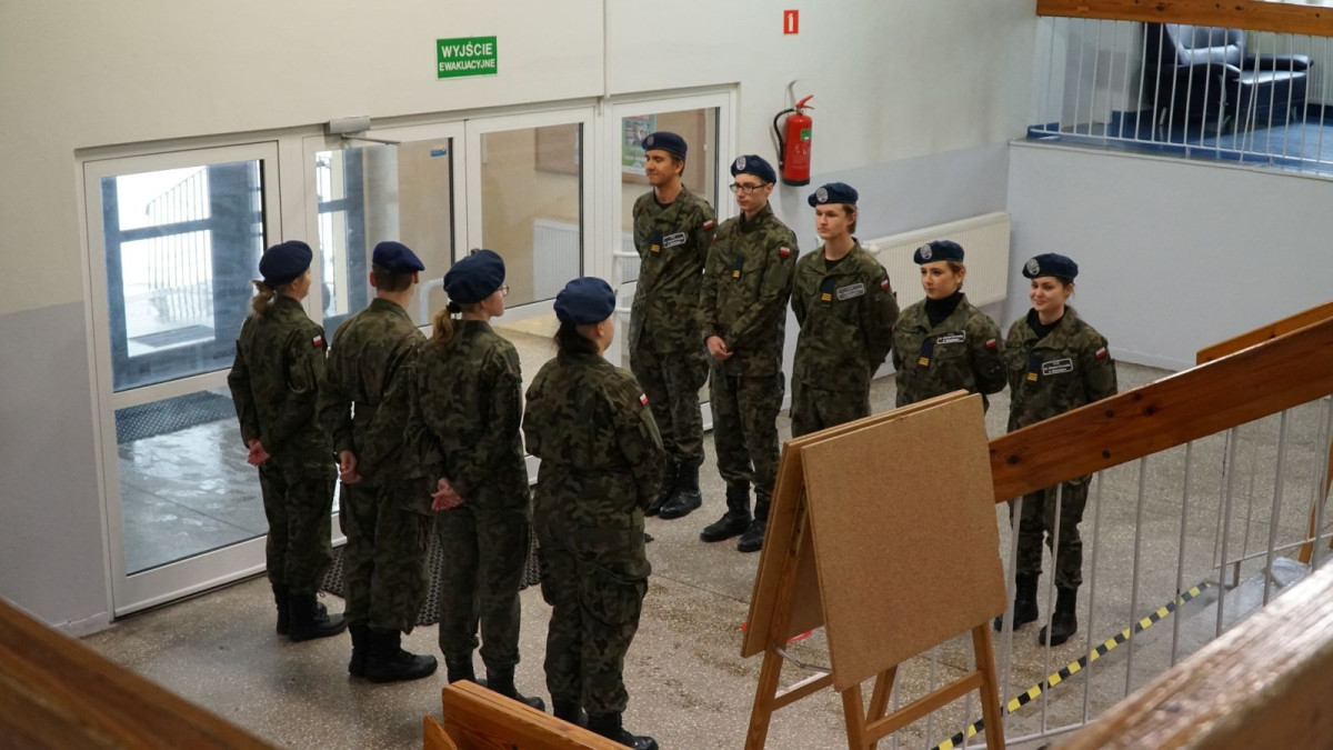 Otwarcie strzelnicy pneumatycznej w II Liceum Ogólnokształcącym w Bolesławcu