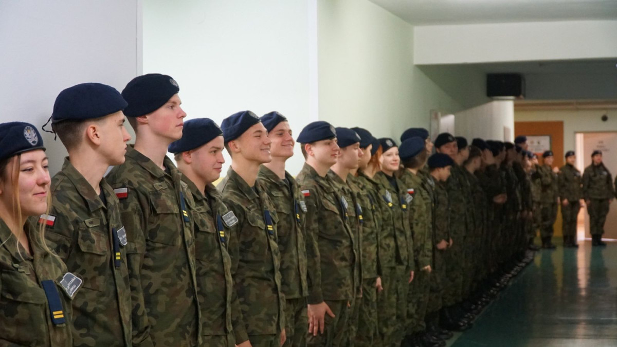 Otwarcie strzelnicy pneumatycznej w II Liceum Ogólnokształcącym w Bolesławcu