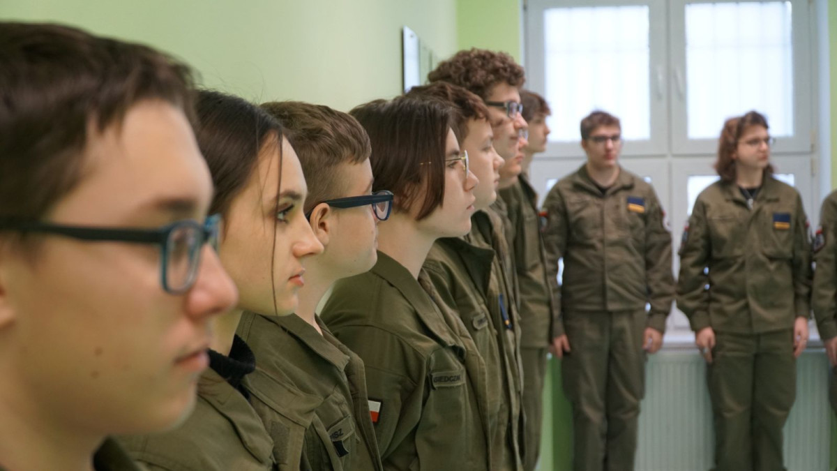 Otwarcie strzelnicy pneumatycznej w II Liceum Ogólnokształcącym w Bolesławcu