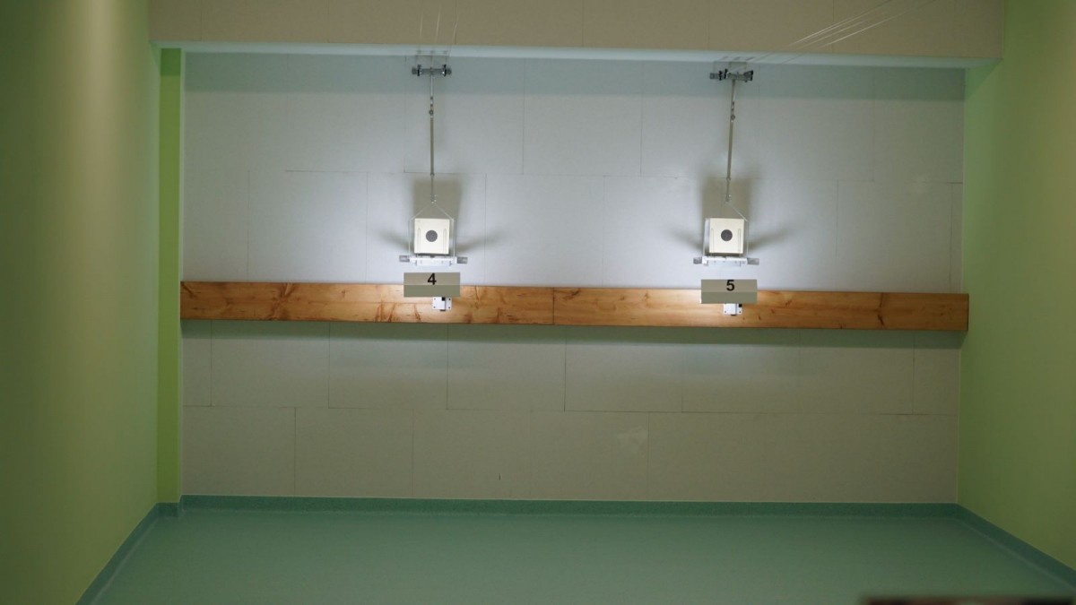 Otwarcie strzelnicy pneumatycznej w II Liceum Ogólnokształcącym w Bolesławcu