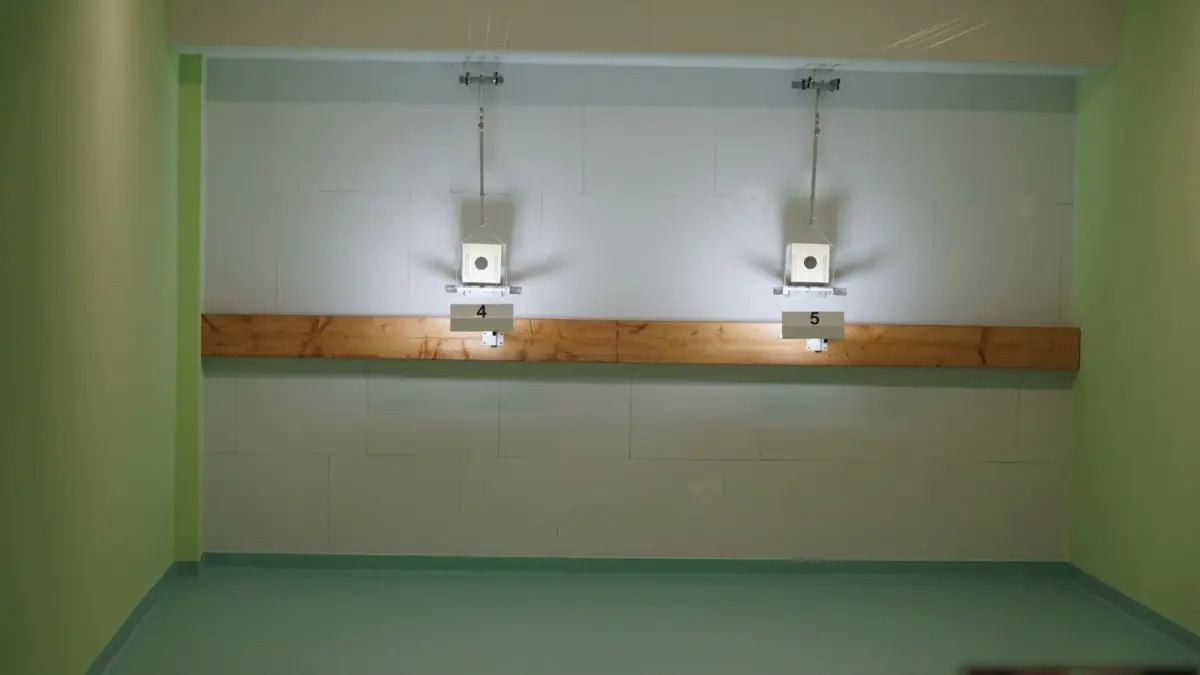 Otwarcie strzelnicy pneumatycznej w II Liceum Ogólnokształcącym w Bolesławcu
