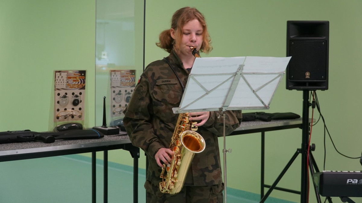 Otwarcie strzelnicy pneumatycznej w II Liceum Ogólnokształcącym w Bolesławcu