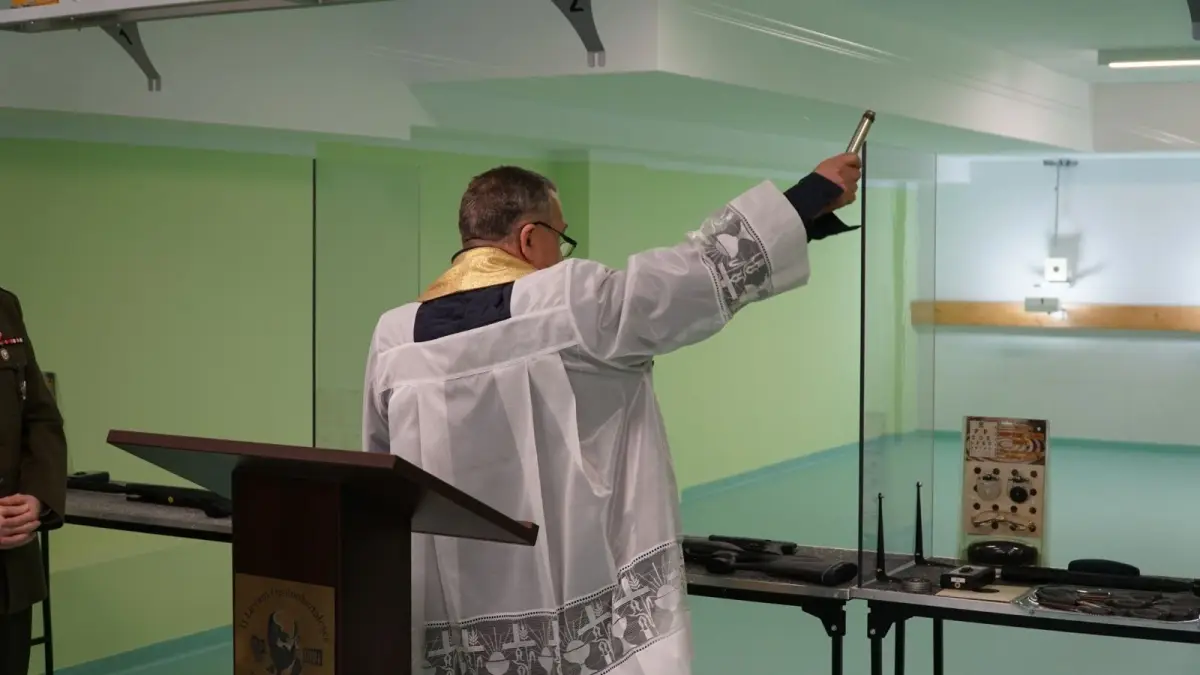 Otwarcie strzelnicy pneumatycznej w II Liceum Ogólnokształcącym w Bolesławcu