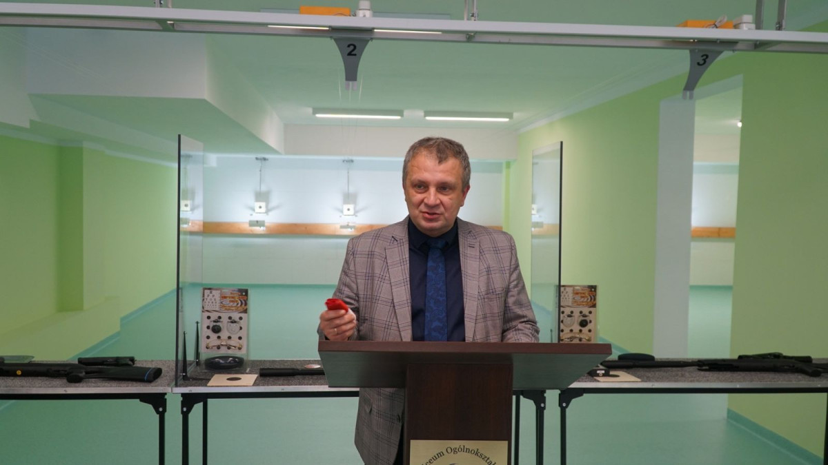 Otwarcie strzelnicy pneumatycznej w II Liceum Ogólnokształcącym w Bolesławcu