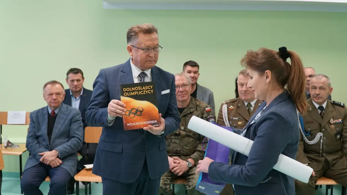 Otwarcie strzelnicy pneumatycznej w II Liceum Ogólnokształcącym w Bolesławcu