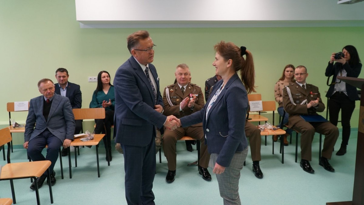 Otwarcie strzelnicy pneumatycznej w II Liceum Ogólnokształcącym w Bolesławcu