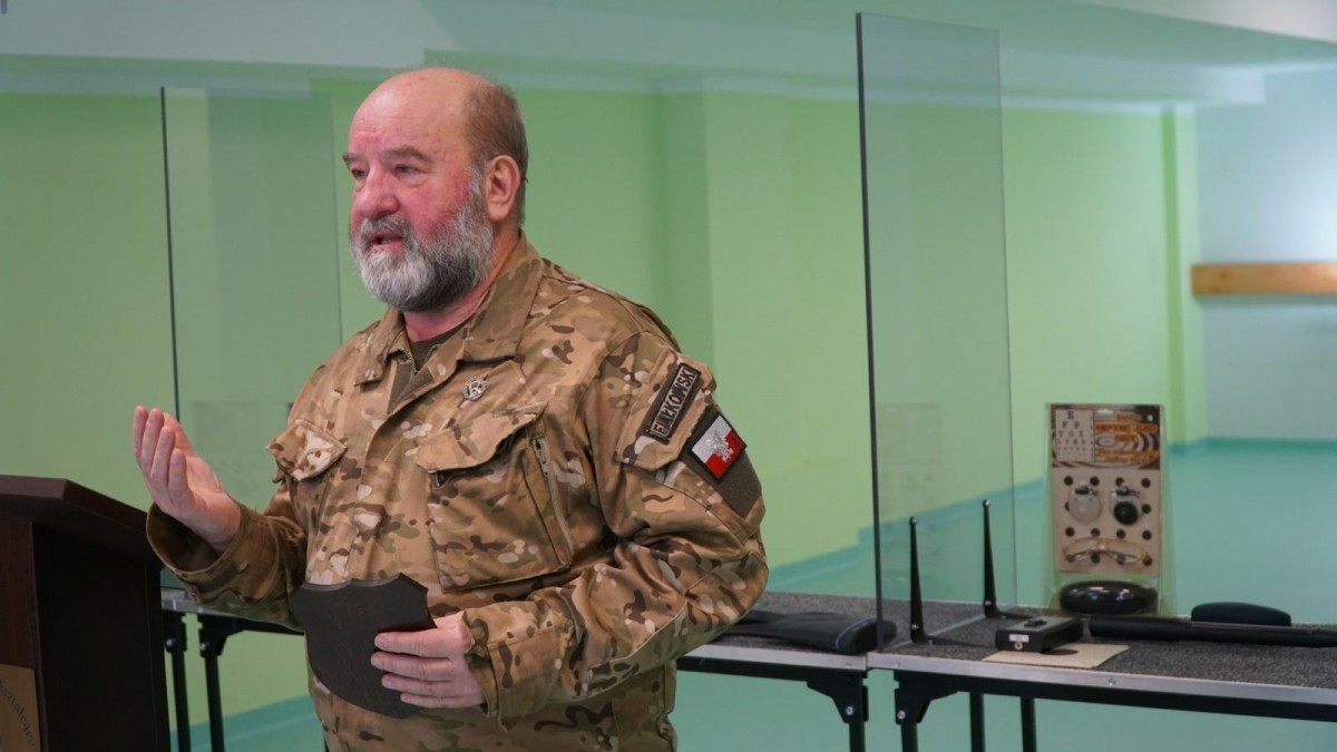 Otwarcie strzelnicy pneumatycznej w II Liceum Ogólnokształcącym w Bolesławcu