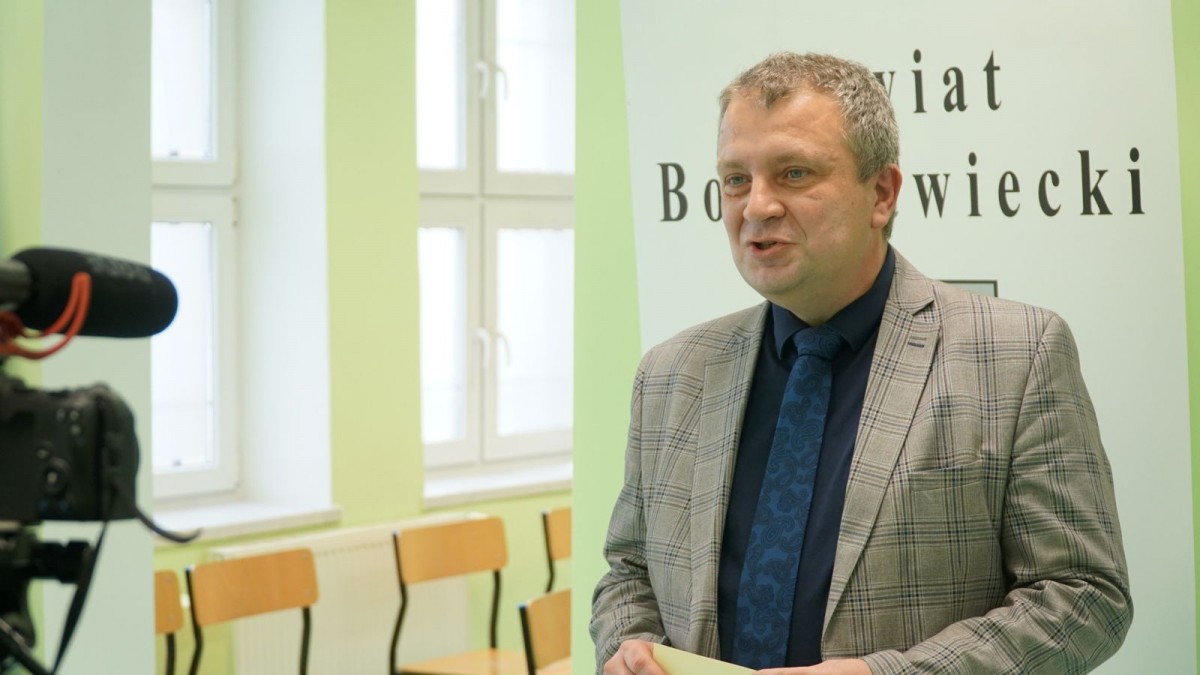 Otwarcie strzelnicy pneumatycznej w II Liceum Ogólnokształcącym w Bolesławcu