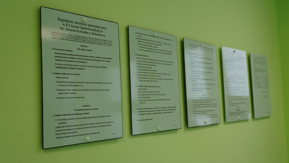 Otwarcie strzelnicy pneumatycznej w II Liceum Ogólnokształcącym w Bolesławcu