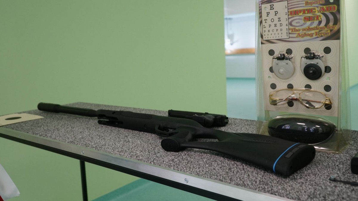 Otwarcie strzelnicy pneumatycznej w II Liceum Ogólnokształcącym w Bolesławcu
