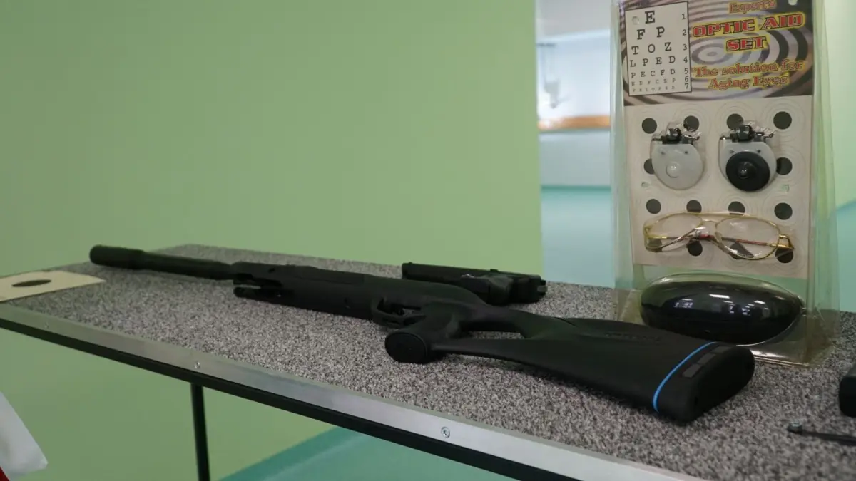 Otwarcie strzelnicy pneumatycznej w II Liceum Ogólnokształcącym w Bolesławcu