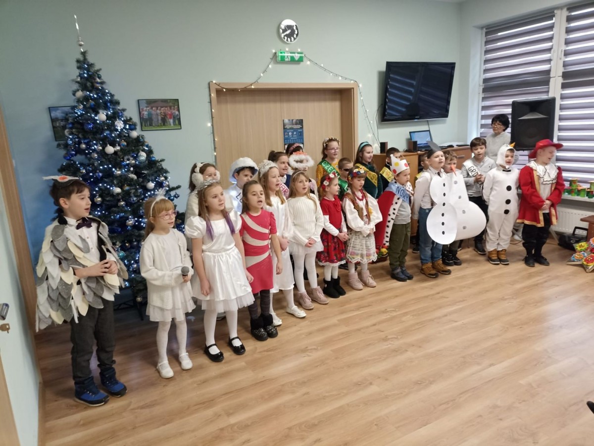 Dzieci z SP nr 1 w bolesławieckim Dziennym Domu Senior+