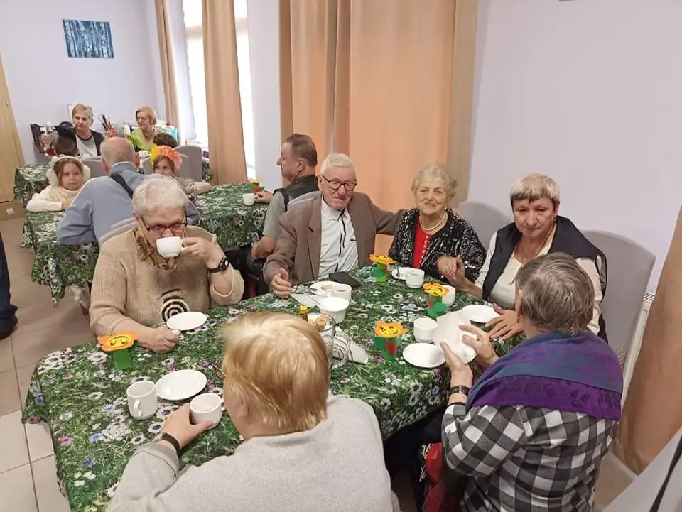 Dzieci z SP nr 1 w bolesławieckim Dziennym Domu Senior+
