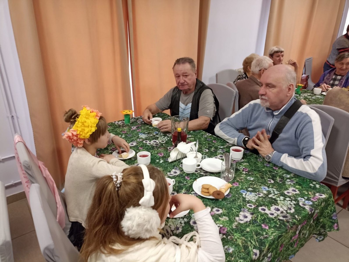 Dzieci z SP nr 1 w bolesławieckim Dziennym Domu Senior+