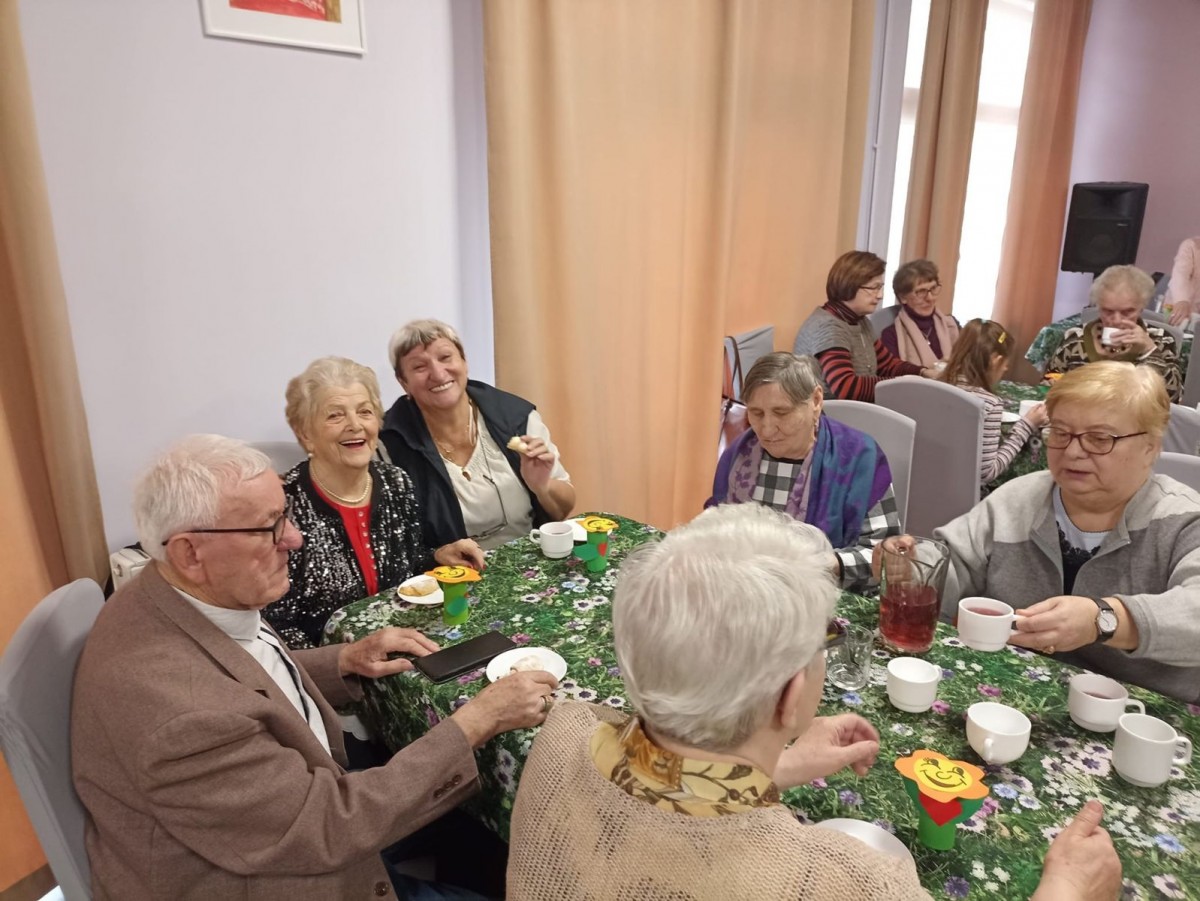 Dzieci z SP nr 1 w bolesławieckim Dziennym Domu Senior+