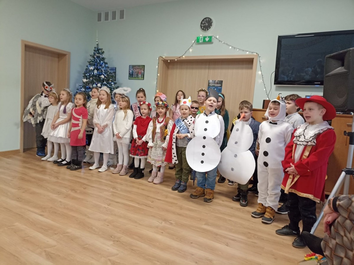 Dzieci z SP nr 1 w bolesławieckim Dziennym Domu Senior+