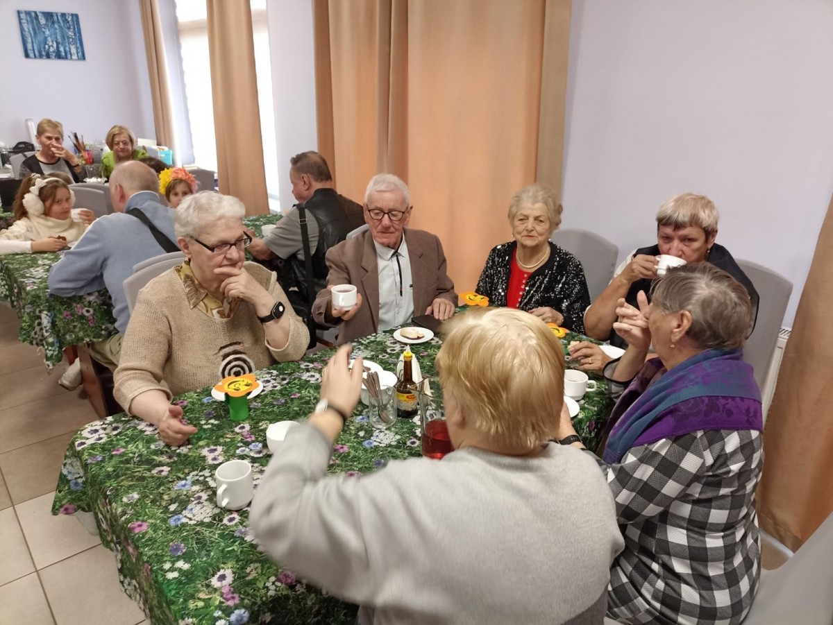 Dzieci z SP nr 1 w bolesławieckim Dziennym Domu Senior+