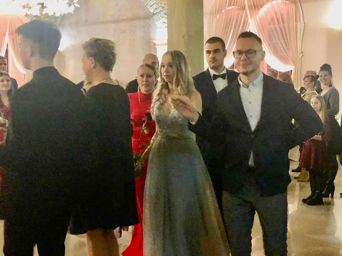 Uczniowie na studniówce