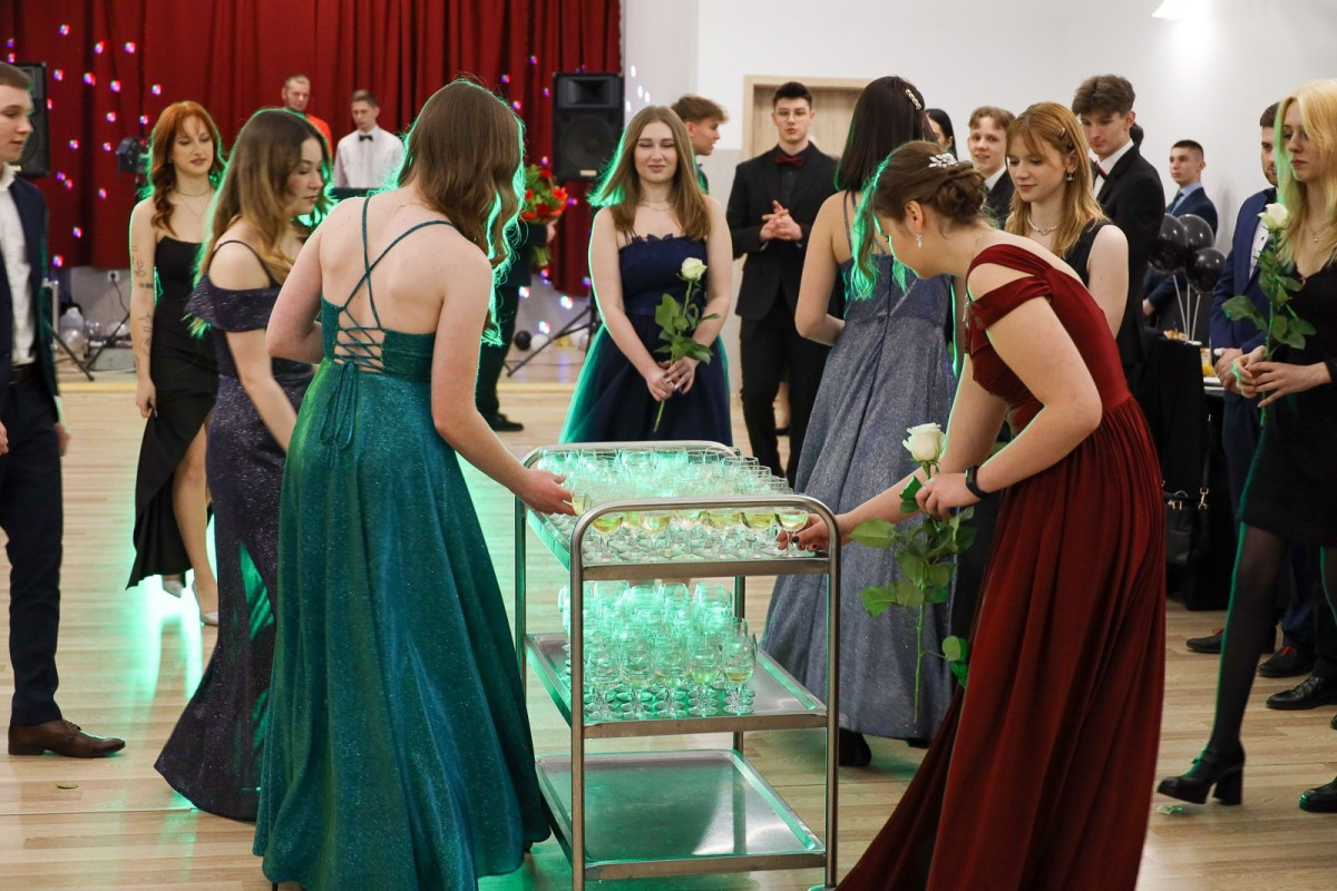 Studniówka uczniów bolesławieckiego Oxpressu