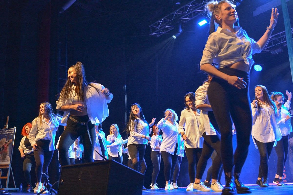 Prezentacja filmu „Glina Show: Wieża z ludzi” oraz występ Zumba Team i Porcelanowych Figurek