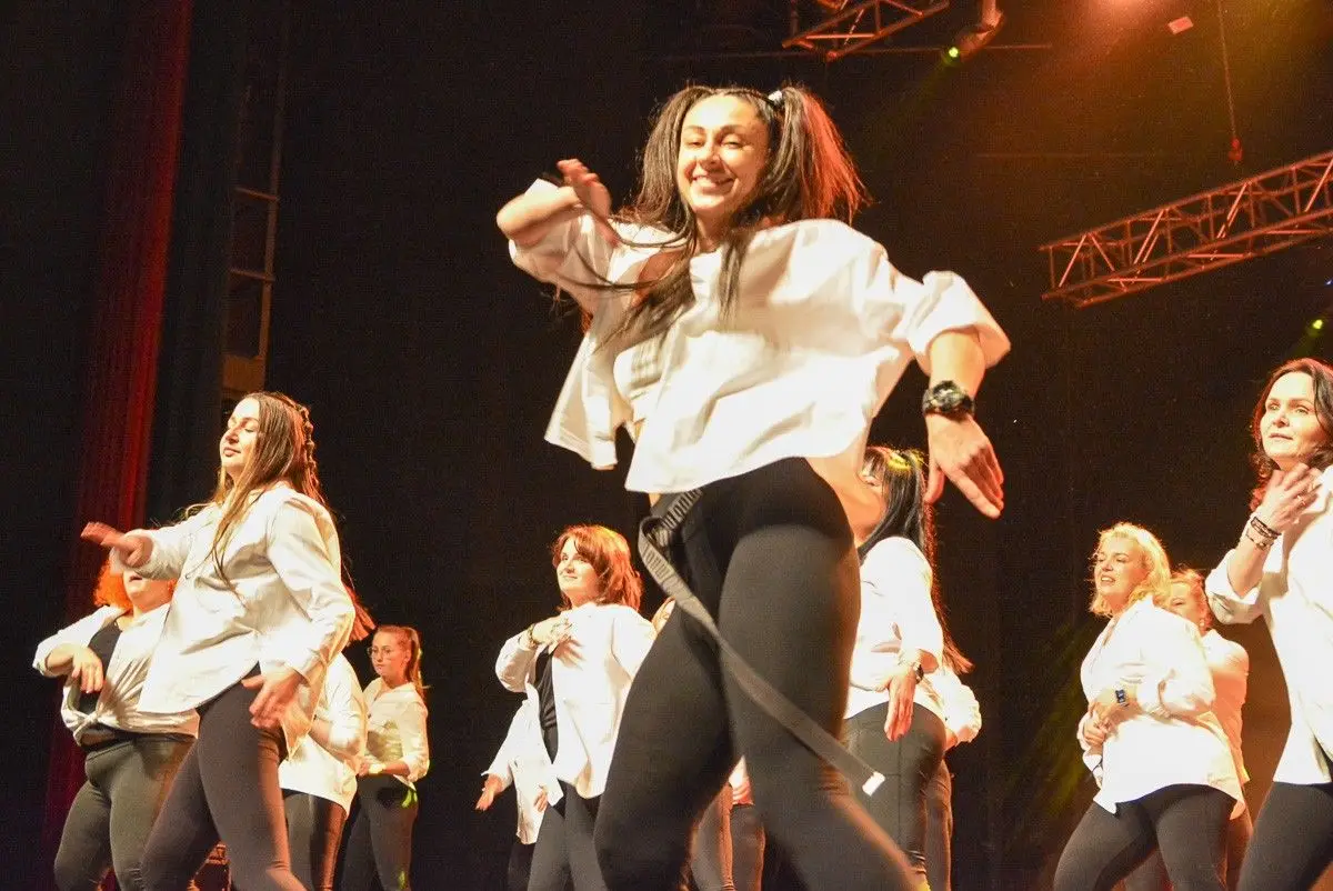Prezentacja filmu „Glina Show: Wieża z ludzi” oraz występ Zumba Team i Porcelanowych Figurek