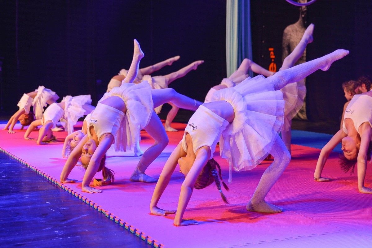 Prezentacja filmu „Glina Show: Wieża z ludzi” oraz występ Zumba Team i Porcelanowych Figurek