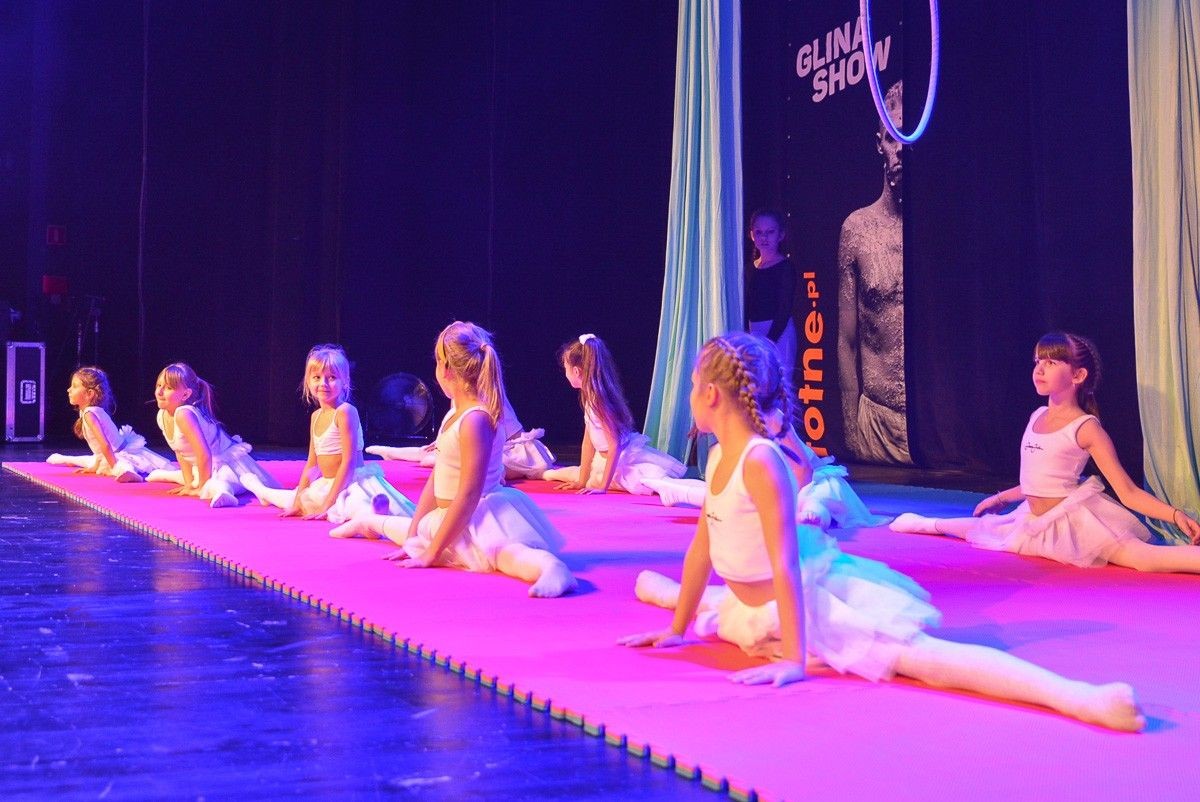 Prezentacja filmu „Glina Show: Wieża z ludzi” oraz występ Zumba Team i Porcelanowych Figurek